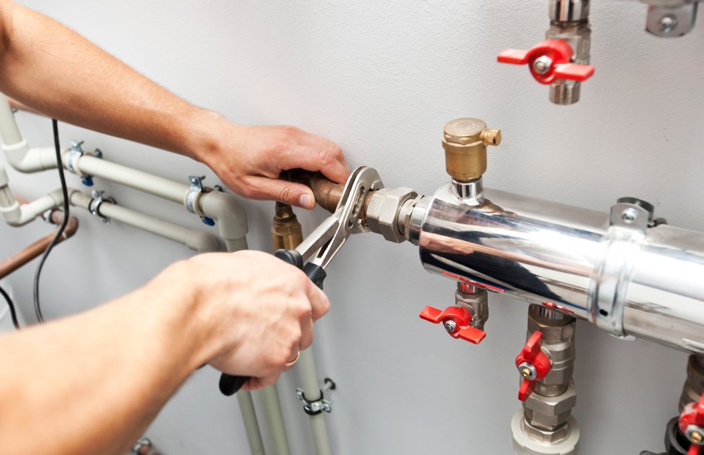 What are the common signs of plumbing issues in a residence?
